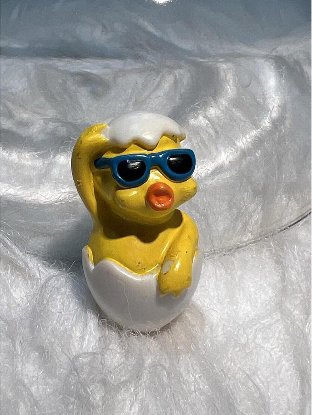 Chick in Egg 2001 Topps 2" Easter Pencil Topper Figure Sunglasses Hatch Chicken